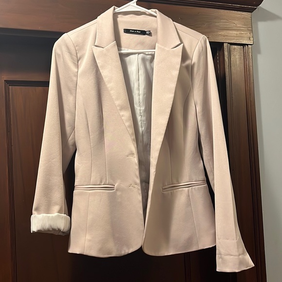 Doe & Rae Jackets & Blazers - Cream blazer